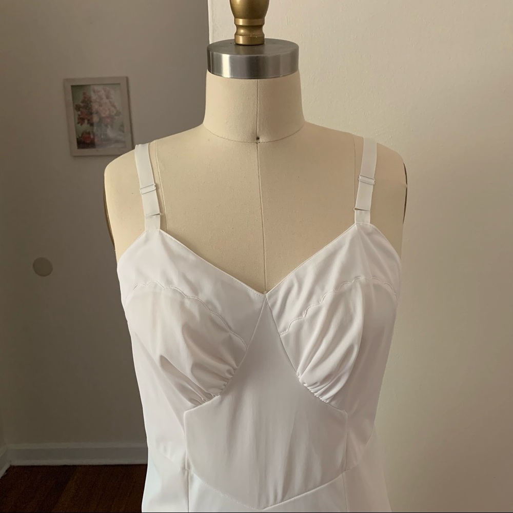 Lovely 1950s White Corliss Nylon Slip B34